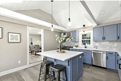 4-bedroom Coastal Cape Retreat Near Monument Beach