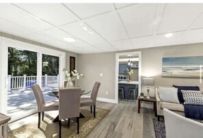 Dining - 4-bedroom Coastal Cape Retreat Near Monument Beach (Bourne)