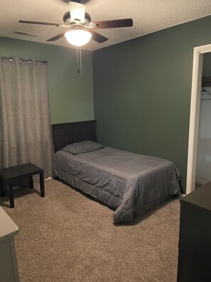 3 bedrooms, WiFi, bed sheets - 3-bedroom Peaceful Escape in Murphy (Murphy)