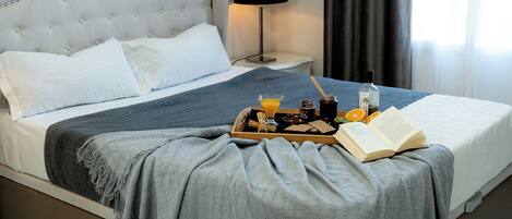 Iron/ironing board, Internet, bed sheets