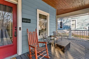 Terrace/patio - Historic 3BR Craftsman W/Hot Tub near Mercedes Benz, Downtown, Airport (Atlanta)