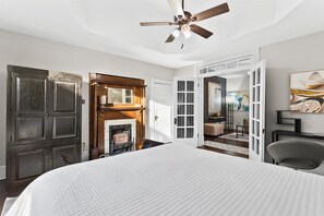 3 bedrooms, iron/ironing board, free WiFi, bed sheets - Historic 3BR Craftsman W/Hot Tub near Mercedes Benz, Downtown, Airport (Atlanta)