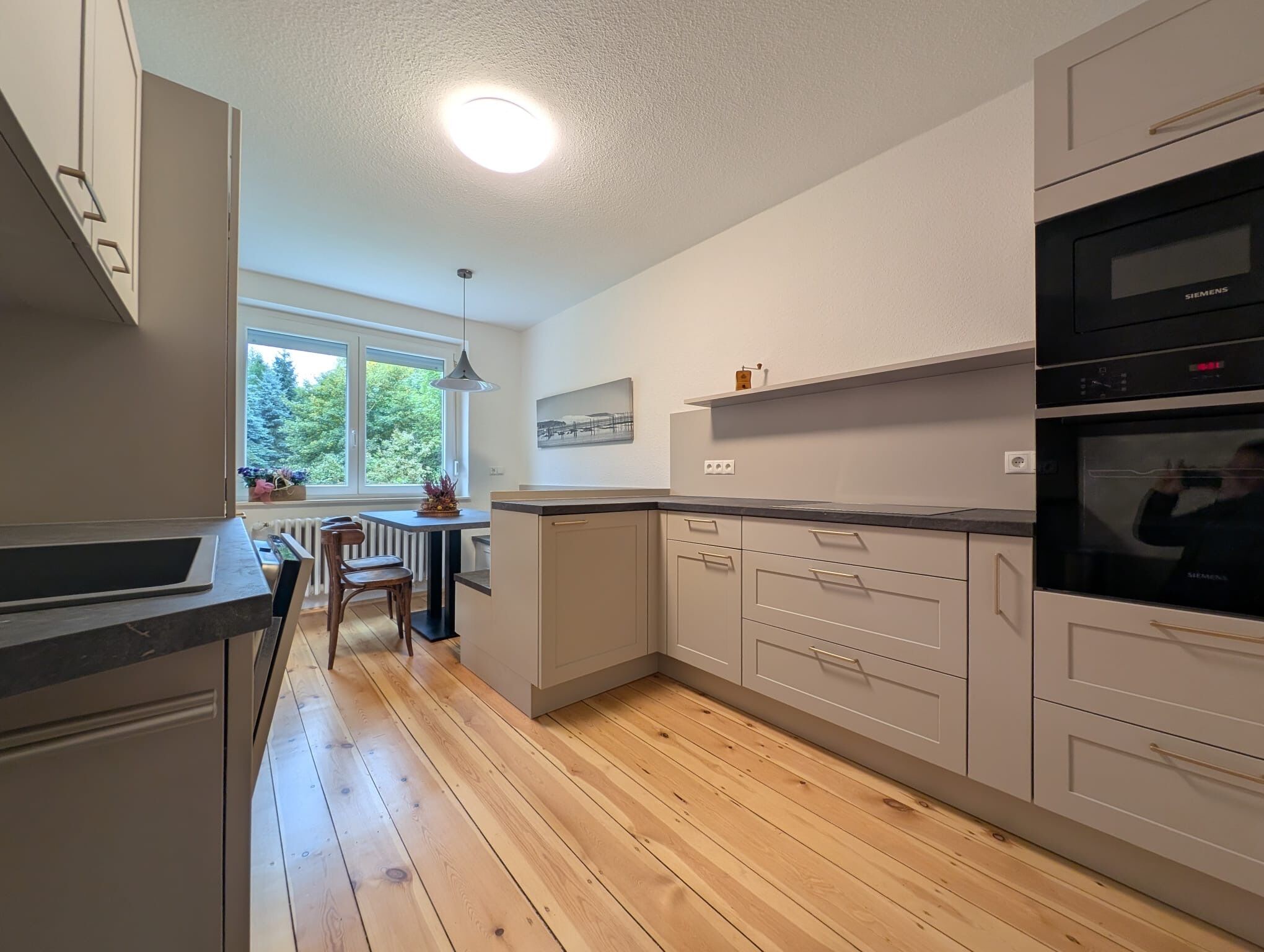 Mikroaaltouuni, uuni, liesi, astianpesukone