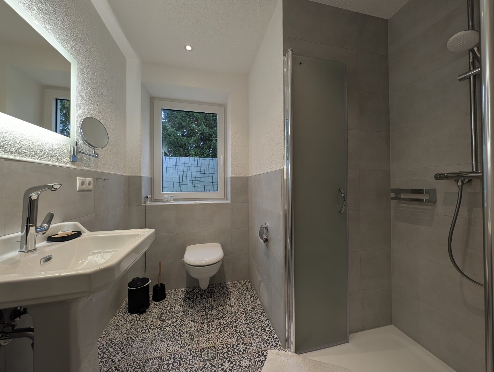 Bruser, hårtørrer, håndklæder, Sæbe