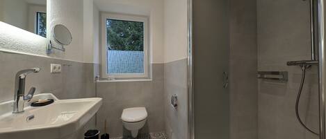 Bruser, hårtørrer, håndklæder, Sæbe