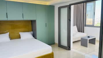 Fer et planche Ă repasser, accĂšs Internet, draps fournis