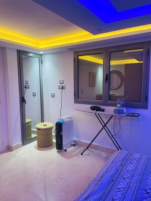 Iron/ironing board, internet, bed sheets - Enjoy an unforgettable stay in this bright apartment with terrace (Mahdia)