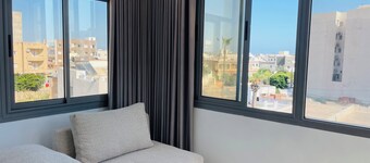 Enjoy an unforgettable stay in this bright apartment with terrace