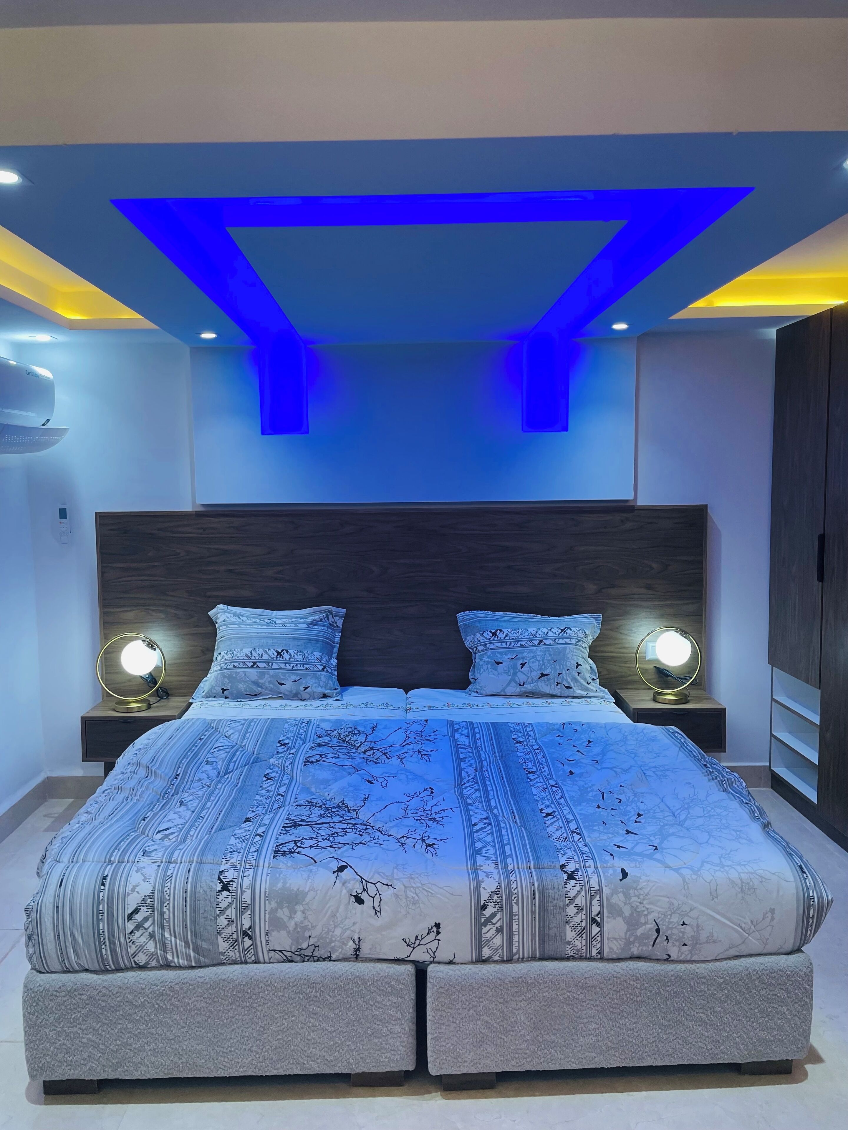 Fer et planche à repasser, accès Internet, draps fournis