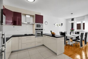 Private kitchen - 
Two bedroom apartment in center of delightful Makarska (Makarska)