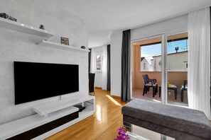 Living area - 
Two bedroom apartment in center of delightful Makarska (Makarska)