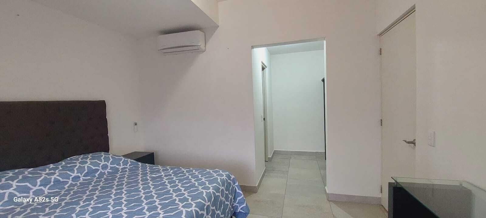 ستائر تعتيم وتجهيزات عازلة ل لصوت ومكواة/لوح كي وواي فاي مجانًا