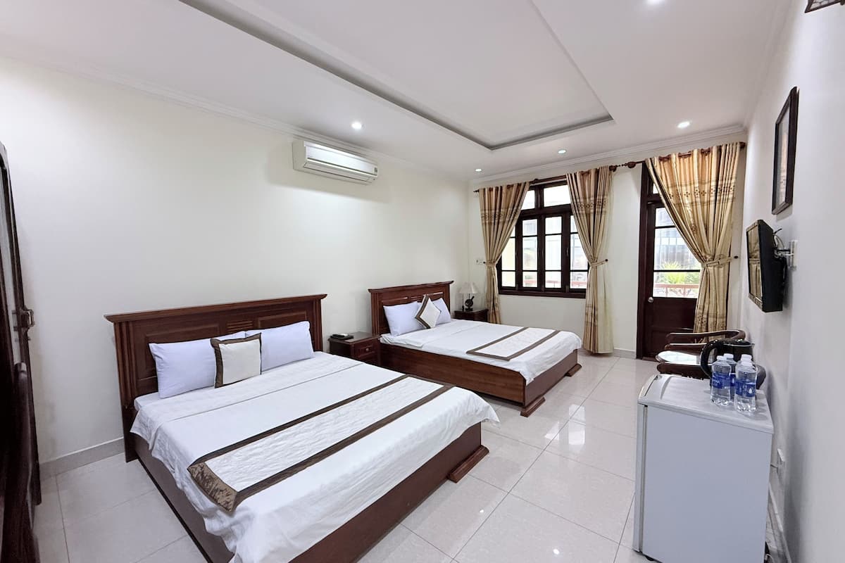 Family Quadruple Room, Partial Ocean View | Living area