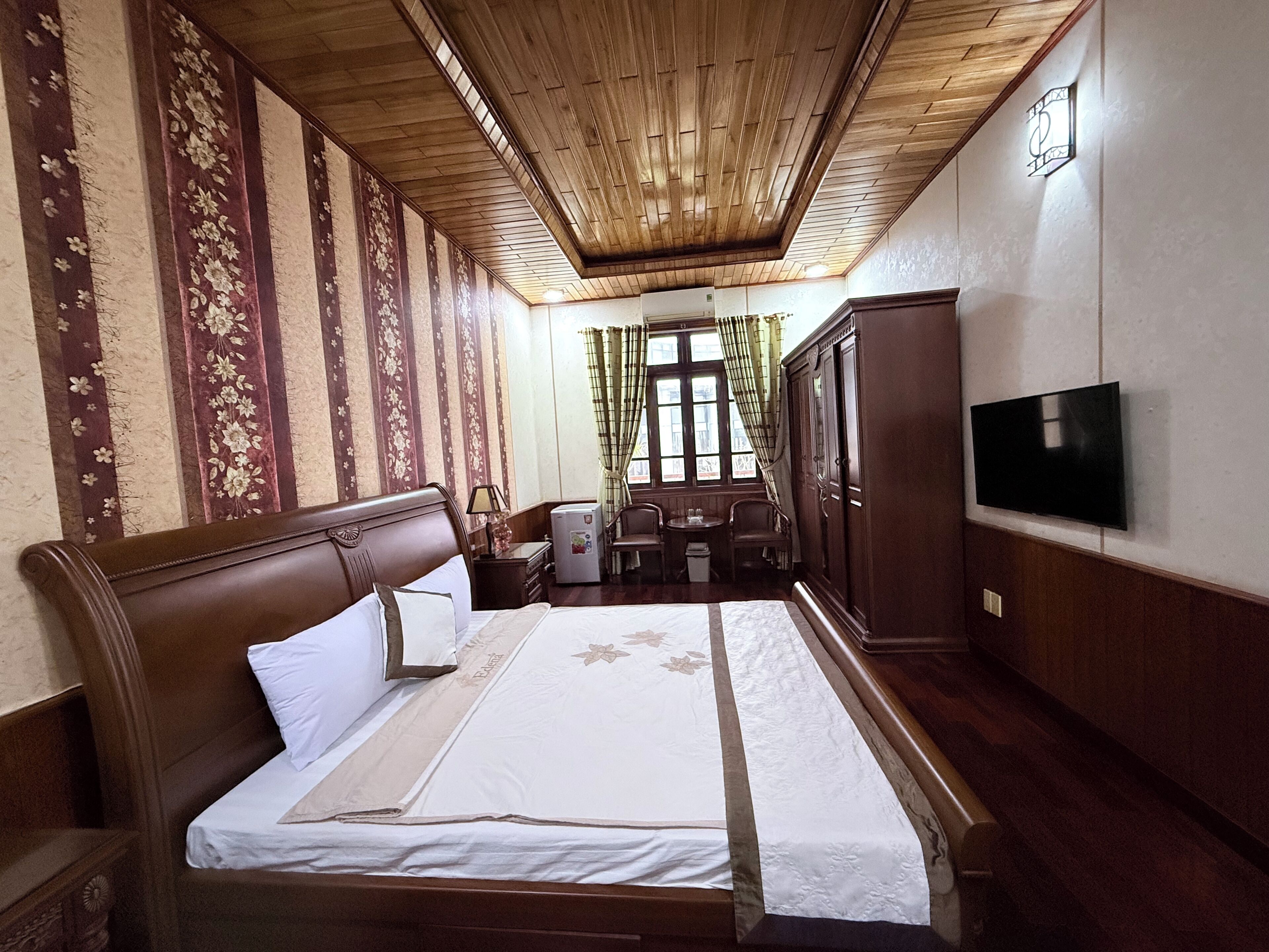 Deluxe Double Room, Beach View | Living area