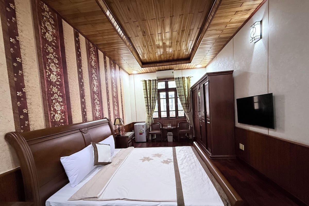 Deluxe Double Room, Beach View | Living area