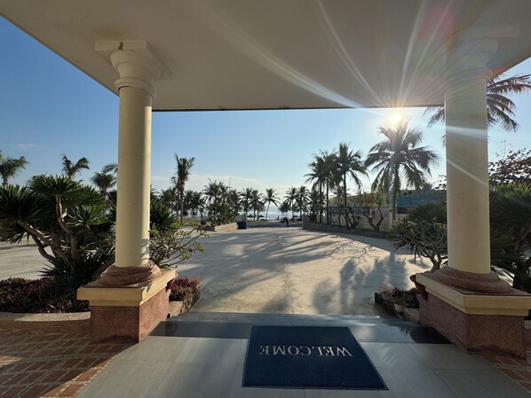 Property grounds - My Khe Beach Hotel (An Hai)