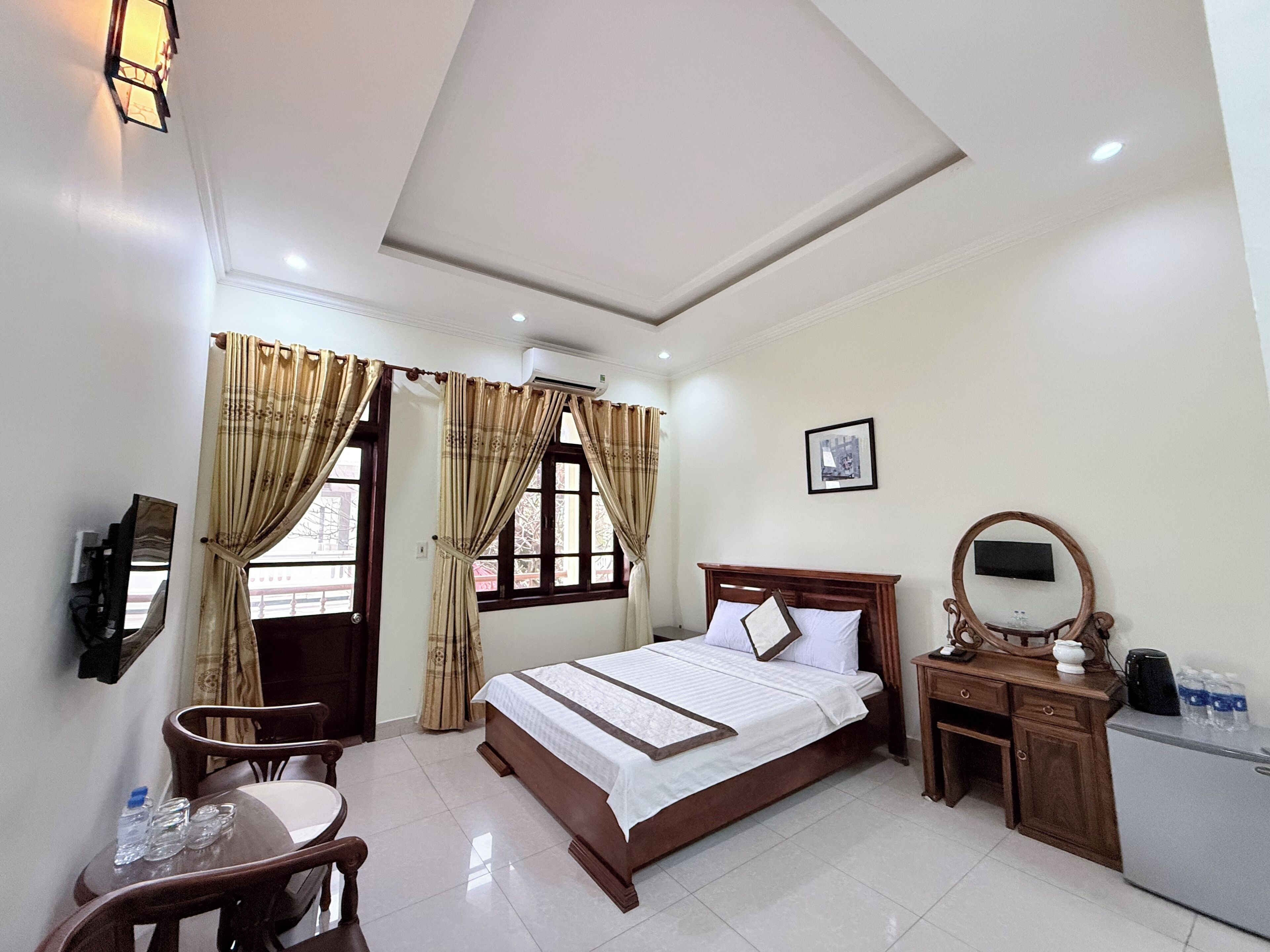 Standard Double Room, Partial Ocean View | Living area