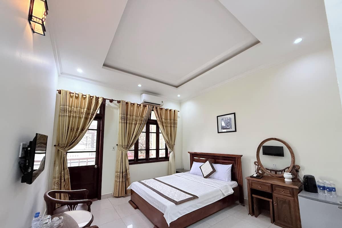 Standard Double Room, Partial Ocean View | Living area