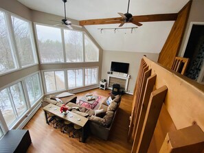 Smart TV, fireplace, books - Mountain View, Dogs OK, 2 Kitchens, Screened Deck, Pool Table, North Conway (Conway)