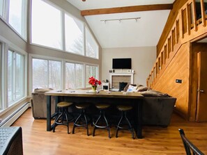 Interior - Mountain View, Dogs OK, 2 Kitchens, Screened Deck, Pool Table, North Conway (Conway)