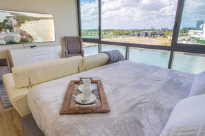 Iron/ironing board, Internet, bed sheets - Luxury Waterfront Villa Puerto Cancun Marina (Cancún)