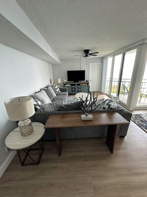 TV - Waterfront 2 bed/2 bath condo on Boca Ciega Bay on highly desirable Isla del Sol (St. Petersburg)