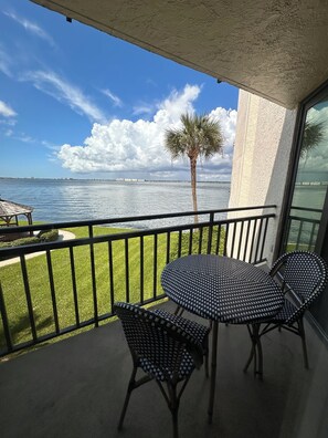 Outdoor dining - Waterfront 2 bed/2 bath condo on Boca Ciega Bay on highly desirable Isla del Sol (St. Petersburg)
