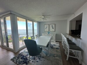 Dining - Waterfront 2 bed/2 bath condo on Boca Ciega Bay on highly desirable Isla del Sol (St. Petersburg)