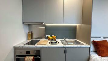 Studio, Non Smoking | Private kitchen