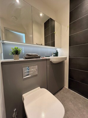 Studio, Non Smoking | Bathroom