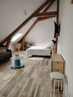 1 slaapkamer, een strijkplank/strijkijzer, reisbedje, gratis wifi