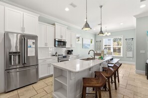 Fridge, microwave, oven, stovetop - NEW! Upscale 4BR/BA Villa Lago! 2 Golf Carts, Sandestin Resort, & 3 Pools! (Miramar Beach)