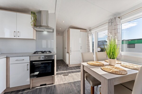 House | Dining - Comfortable Mobile Home in Middelkerke (Middelkerke)