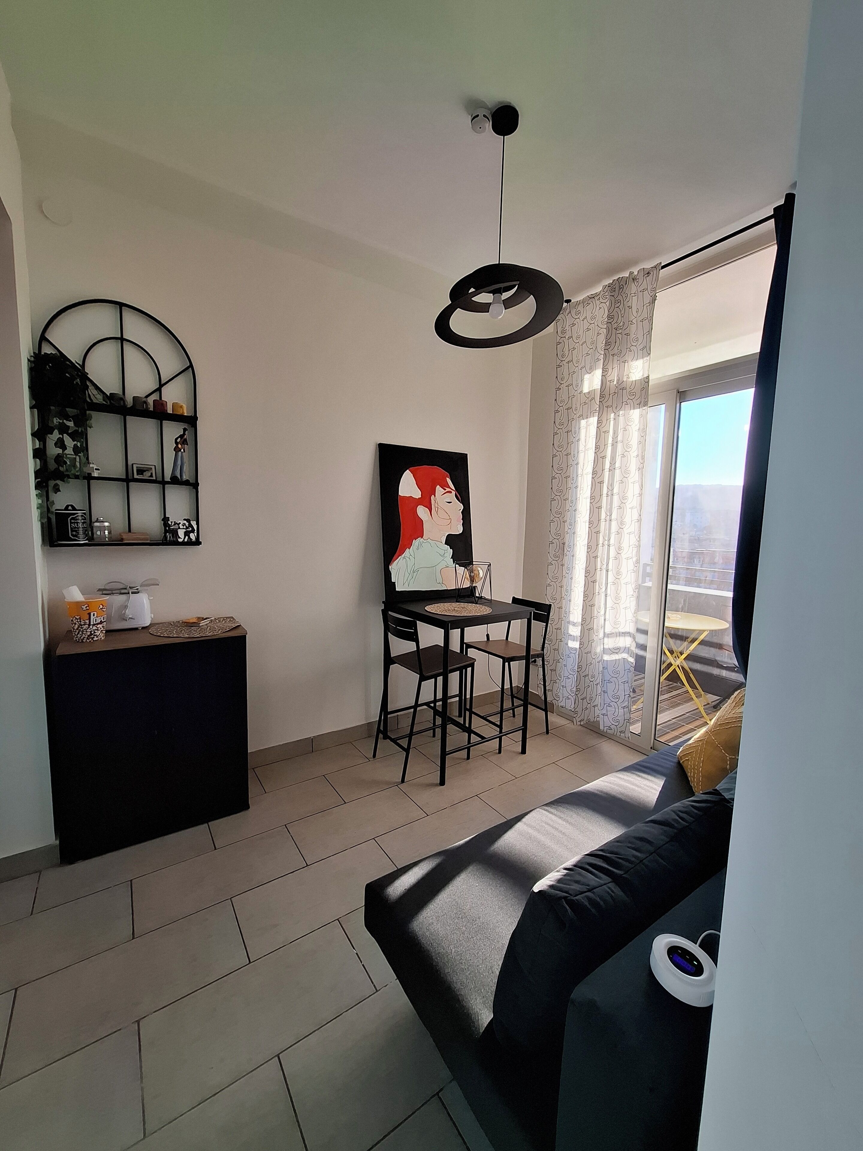 Superior-Apartment, Balkon, Stadtblick | Wohnbereich