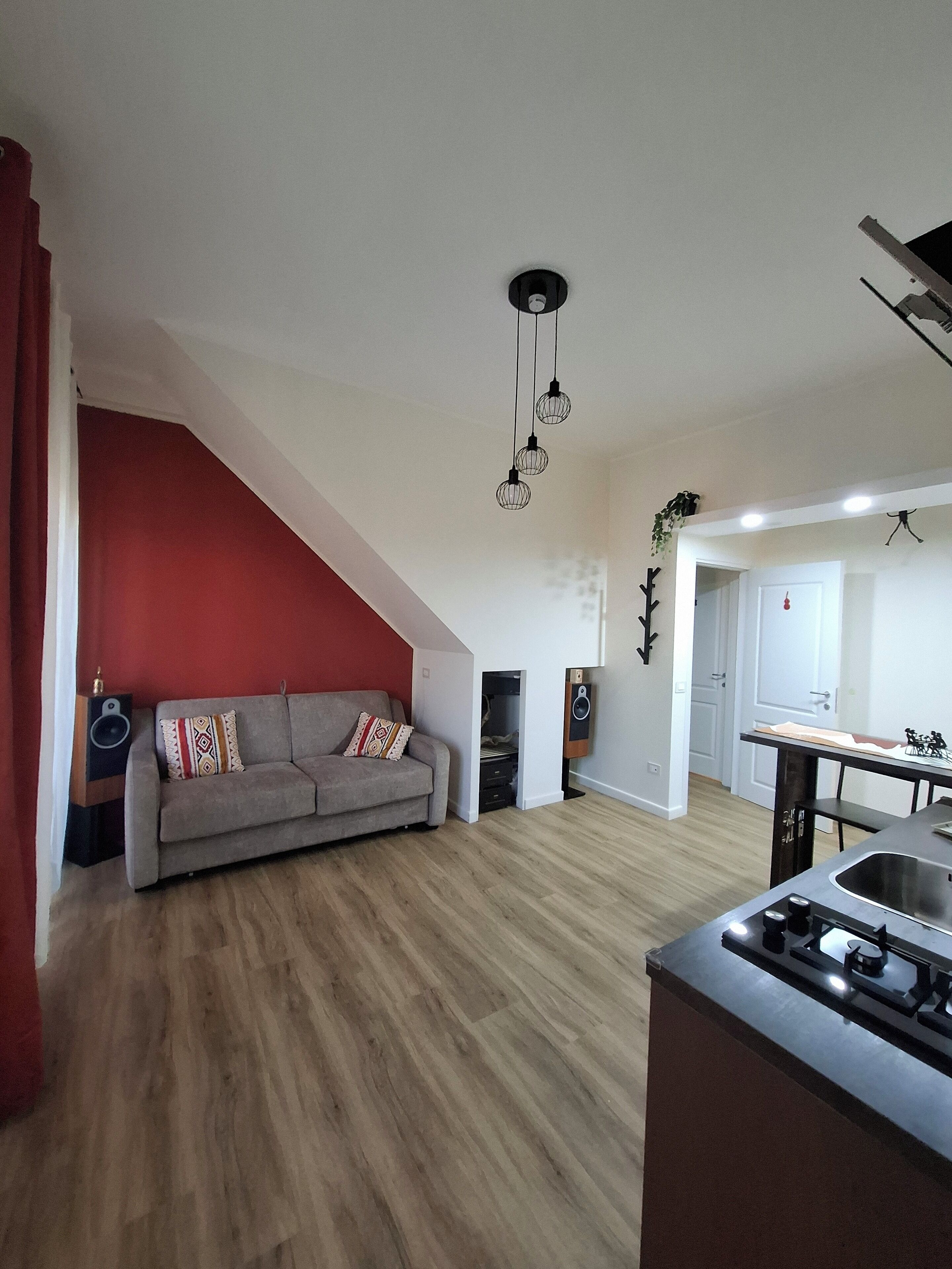 Superior-Apartment, Balkon, Stadtblick | Wohnbereich