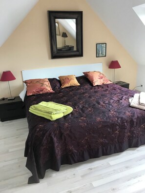 Iron/ironing board, Internet, bed sheets - Charming house in the heart of nature, 5kms from Quimper, (Quimper)