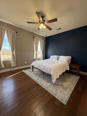 5 chambres, fer et planche à repasser, Wi-Fi, draps fournis