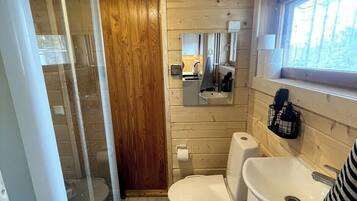 Shower, bidet, towels, soap