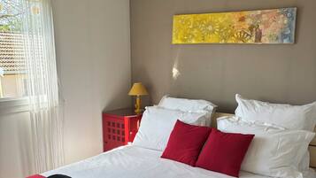 2 bedrooms, iron/ironing board, WiFi, bed sheets