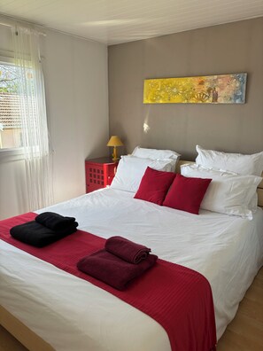 2 bedrooms, iron/ironing board, WiFi, bed sheets