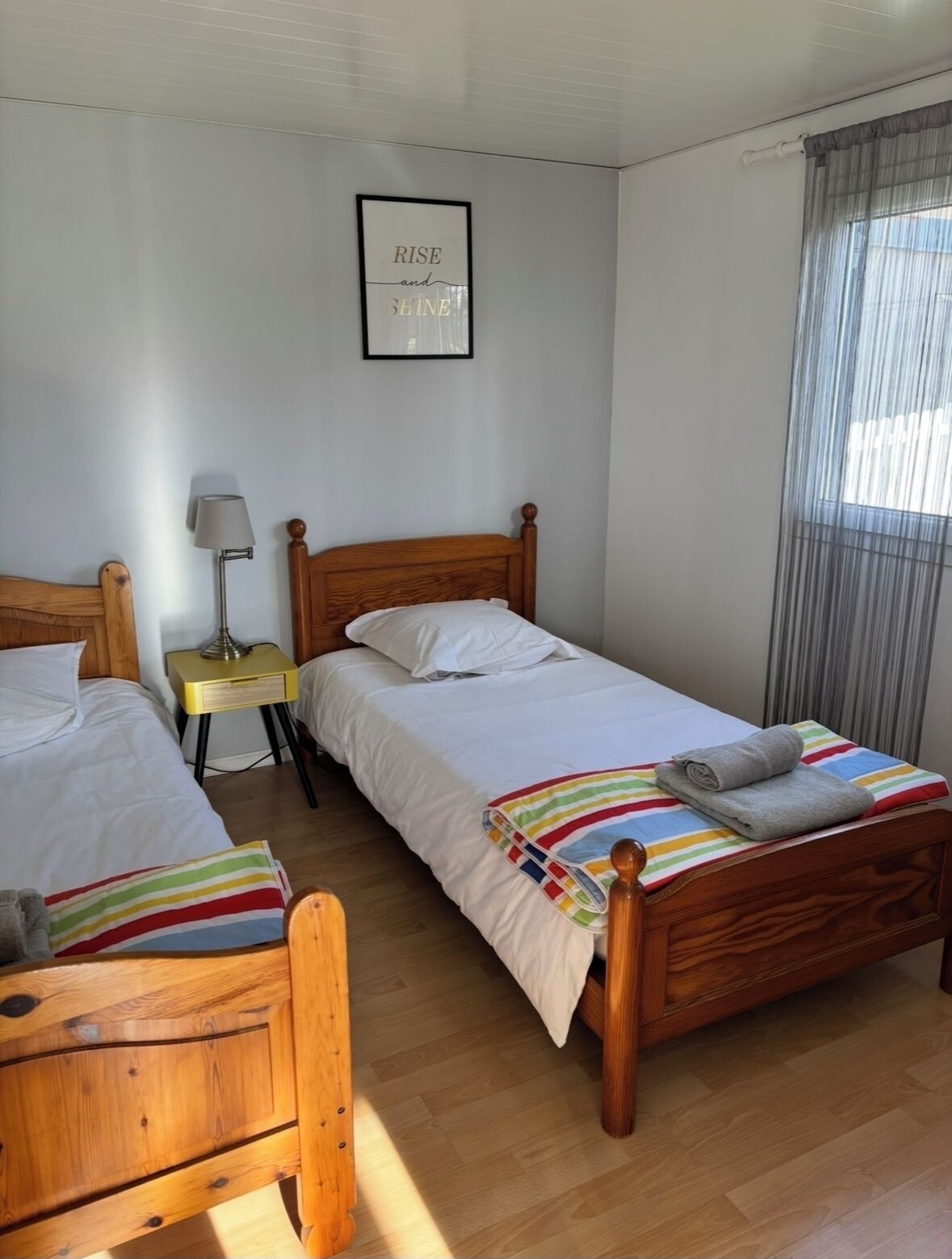 2 habitaciones, tabla de planchar con plancha, wifi y ropa de cama 