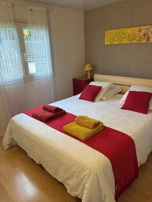 2 makuuhuonetta, silitysrauta/-lauta, Wi-Fi, vuodevaatteet