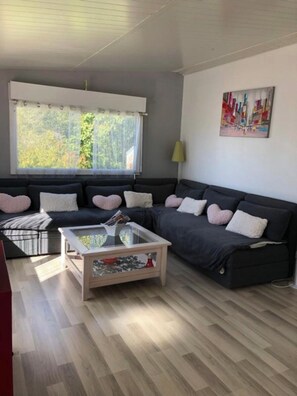 TV - Country house with a change of scenery (Velet)