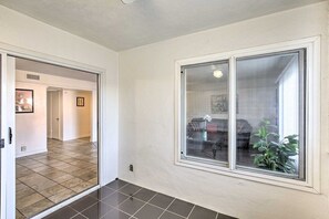 Interior - Beautiful, Spacious 2-bedroom condo with AC, near Sofi Stadium (Inglewood)