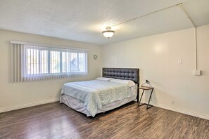 2 bedrooms, iron/ironing board, WiFi, bed sheets - Beautiful, Spacious 2-bedroom condo with AC, near Sofi Stadium (Inglewood)