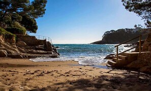 Beach - Fishermen's house in the port of Fornells (Aiguablava). (Fornells)