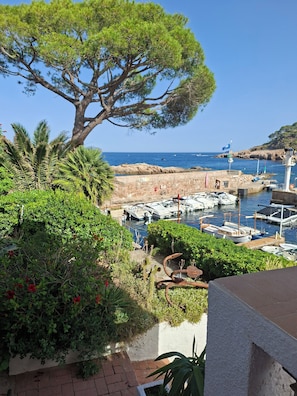 Marina - Fishermen's house in the port of Fornells (Aiguablava). (Fornells)