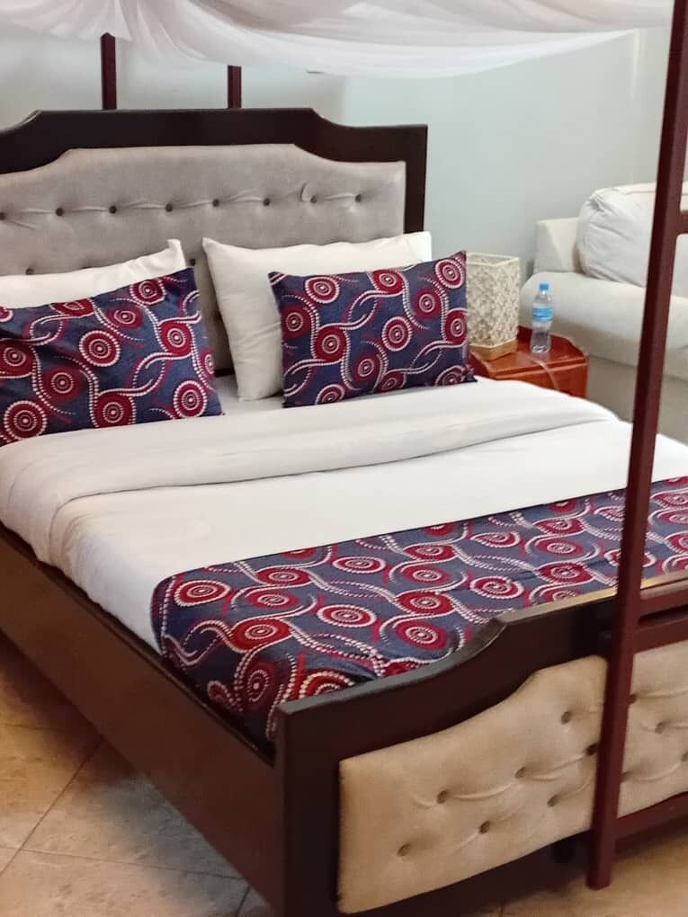 Standard Room | Laptop workspace, bed sheets