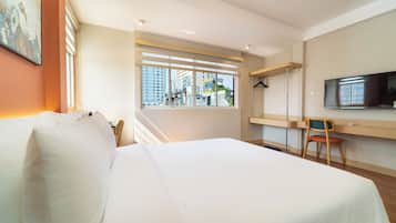 Habitación doble Deluxe, 1 cama matrimonial, vista a la ciudad | Vista a la ciudad