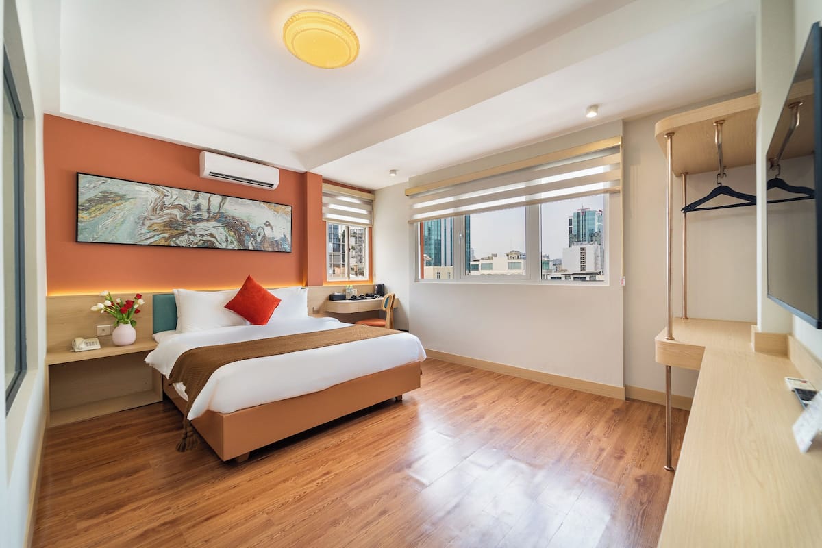 Deluxe Double Room, 1 Double Bed, City View | Free WiFi, bed sheets